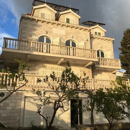 Luxury Seaside With A Classic Mediterranean Olive Garden, A Fully Equipped Professional Kitchen, Pool, Sauna, Padle Boards And Canoe - Miolin House 别墅 特罗吉尔