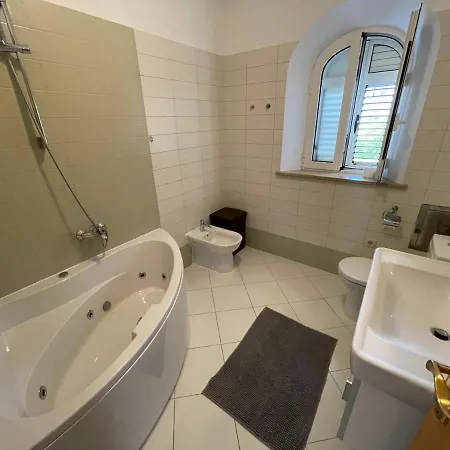 Luxury Seaside With A Classic Mediterranean Olive Garden, A Fully Equipped Professional Kitchen, Pool, Sauna, Padle Boards And Canoe - Miolin House * Trogir