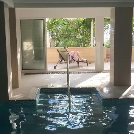 Luxury Seaside With A Classic Mediterranean Olive Garden, A Fully Equipped Professional Kitchen, Pool, Sauna, Padle Boards And Canoe - Miolin House ヴィラ トロギール