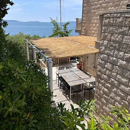Luxury Seaside With A Classic Mediterranean Olive Garden, A Fully Equipped Professional Kitchen, Pool, Sauna, Padle Boards And Canoe - Miolin House トロギール