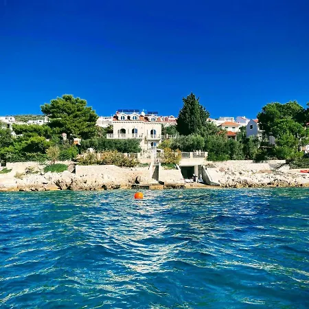 Luxury Seaside With A Classic Mediterranean Olive Garden, A Fully Equipped Professional Kitchen, Pool, Sauna, Padle Boards And Canoe - Miolin House * トロギール