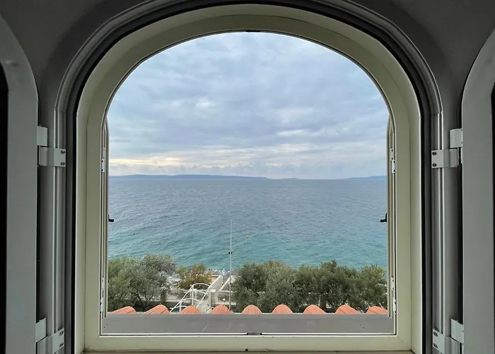 Villa Luxury Seaside With A Classic Mediterranean Olive Garden, A Fully Equipped Professional Kitchen, Pool, Sauna, Padle Boards And Canoe - Miolin House Trogir