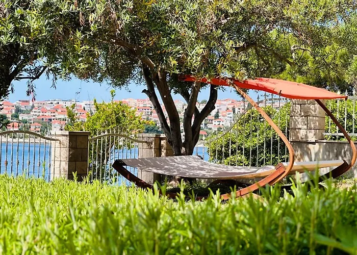 Luxury Seaside With A Classic Mediterranean Olive Garden, A Fully Equipped Professional Kitchen, Pool, Sauna, Padle Boards And Canoe - Miolin House Villa Trogir