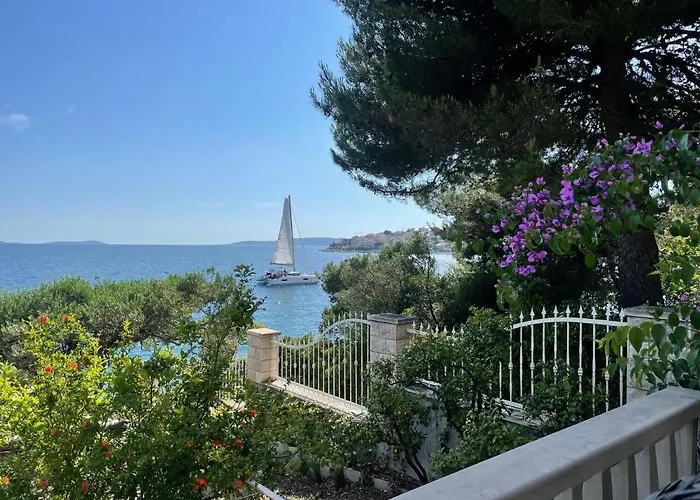 Luxury Seaside With A Classic Mediterranean Olive Garden, A Fully Equipped Professional Kitchen, Pool, Sauna, Padle Boards And Canoe - Miolin House Villa