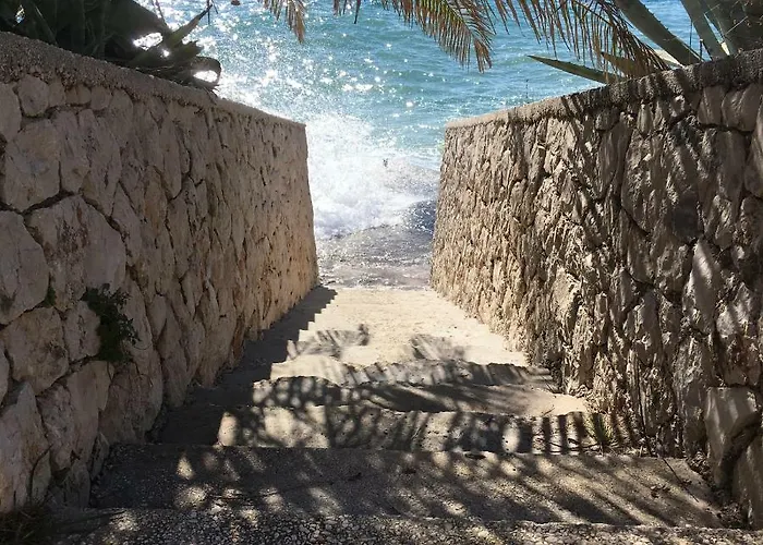 Luxury Seaside With A Classic Mediterranean Olive Garden, A Fully Equipped Professional Kitchen, Pool, Sauna, Padle Boards And Canoe - Miolin House Trogir