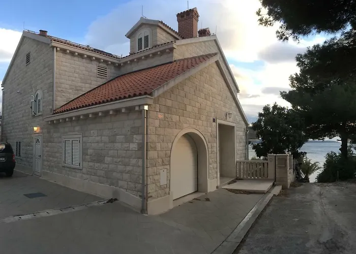 Luxury Seaside With A Classic Mediterranean Olive Garden, A Fully Equipped Professional Kitchen, Pool, Sauna, Padle Boards And Canoe - Miolin House Villa Trogir