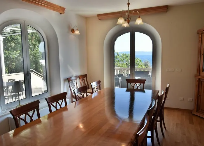 Villa Luxury Seaside With A Classic Mediterranean Olive Garden, A Fully Equipped Professional Kitchen, Pool, Sauna, Padle Boards And Canoe - Miolin House Trogir