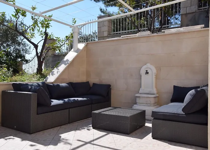 Villa Luxury Seaside With A Classic Mediterranean Olive Garden, A Fully Equipped Professional Kitchen, Pool, Sauna, Padle Boards And Canoe - Miolin House *